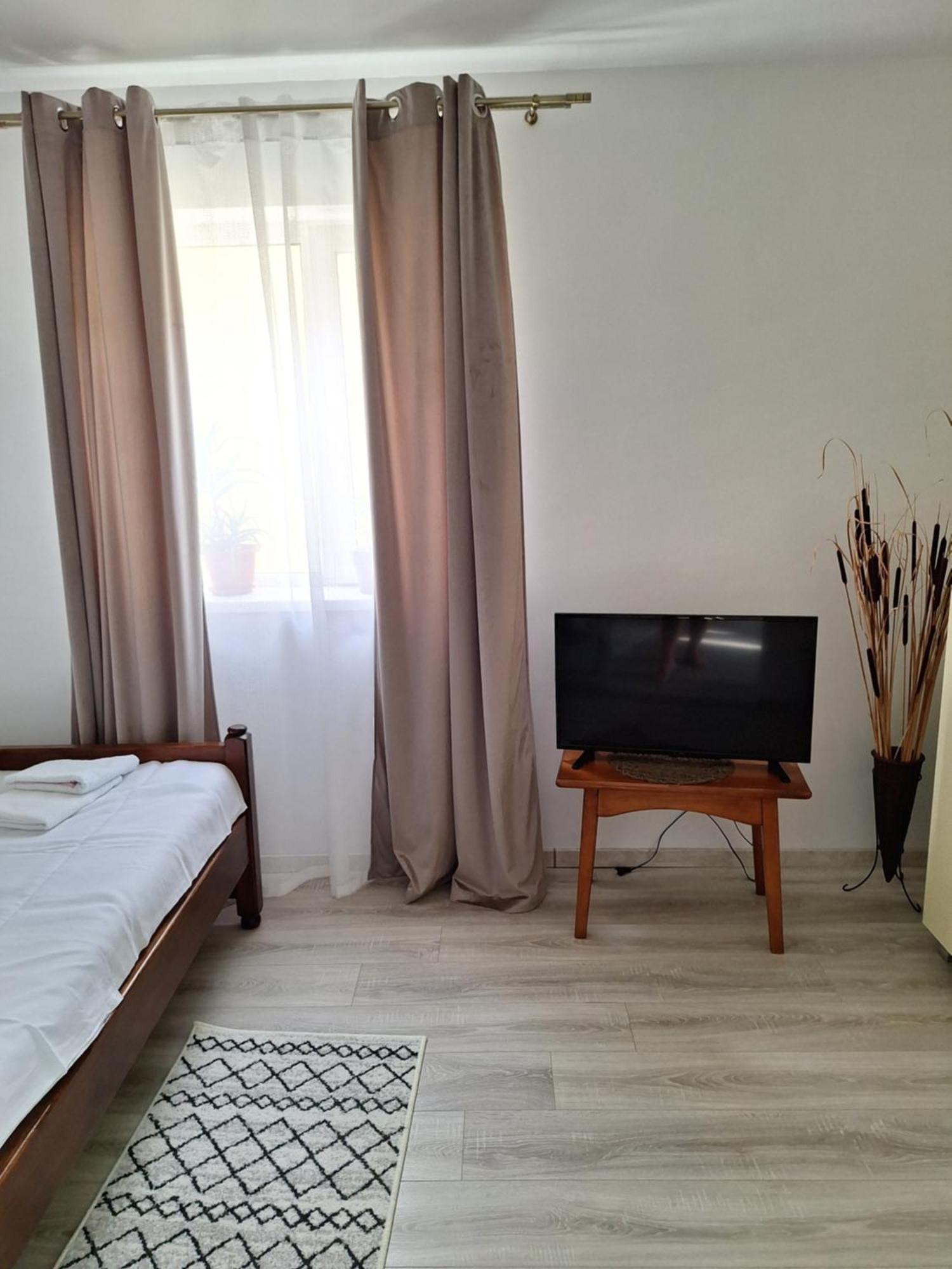Miha'S Apartament Sulina Exterior photo